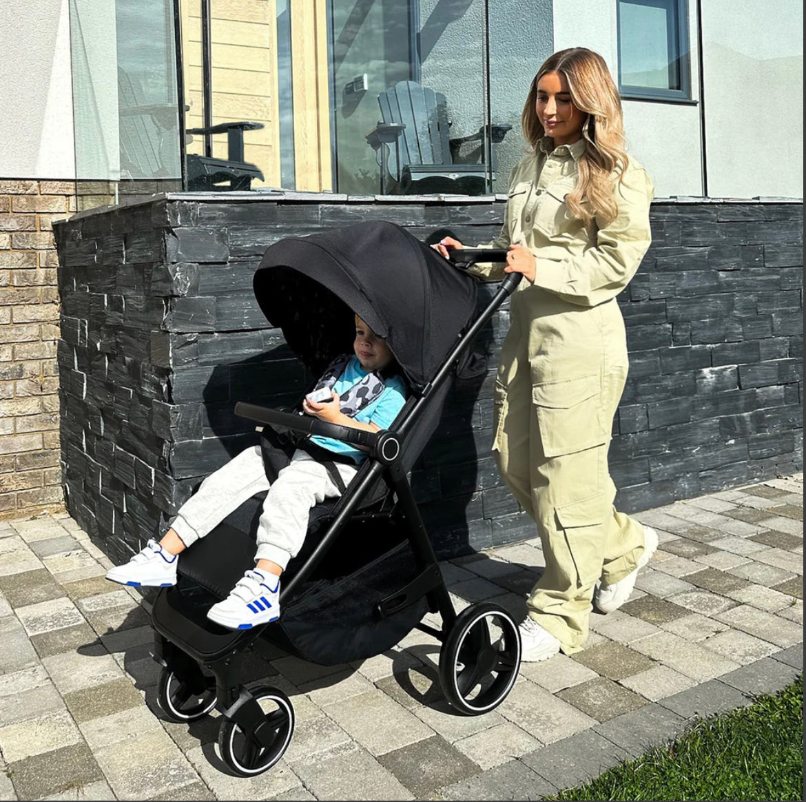 MB160 Pushchair - Dani Dyer Black Leopard