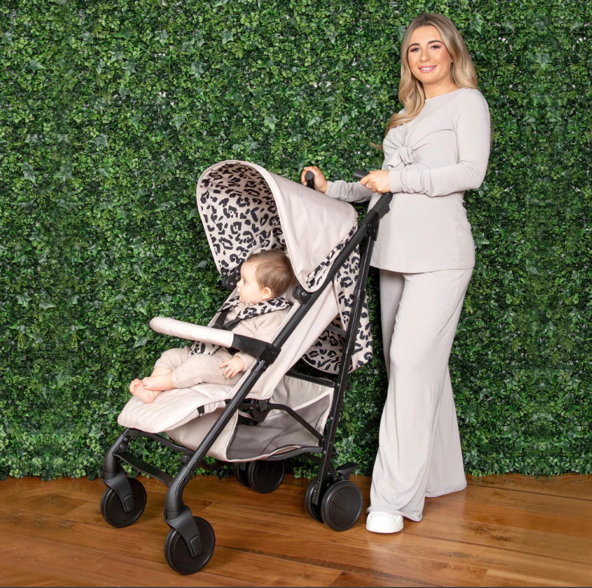MB51 Dani Dyer Fawn Leopard Lightweight Stroller