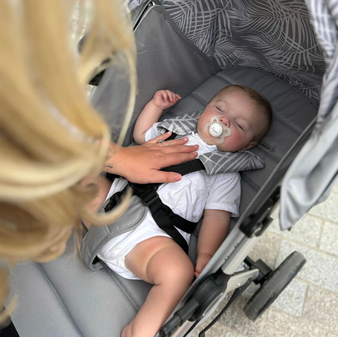 MB160 Pushchair - Samantha Faiers Grey Tropical