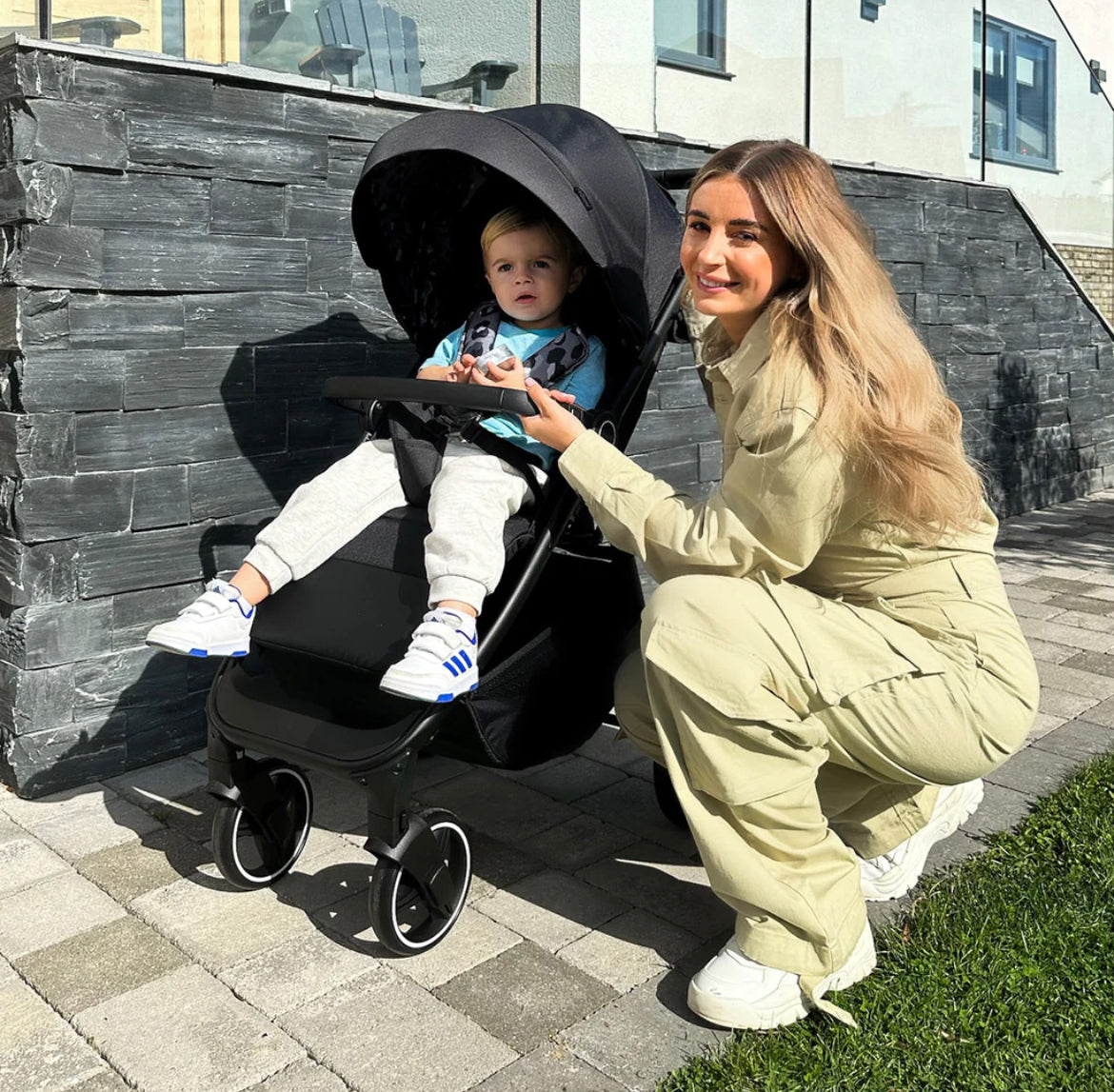 MB160 Pushchair - Dani Dyer Black Leopard