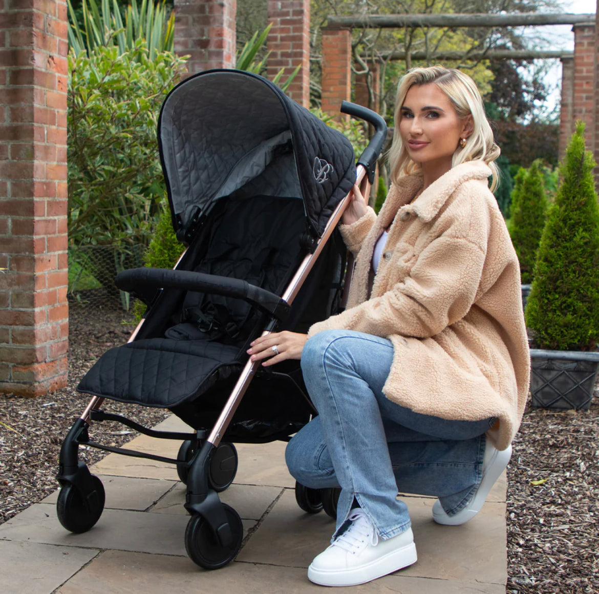 MB51 Billie Faiers Black Quilted Lightweight Stroller