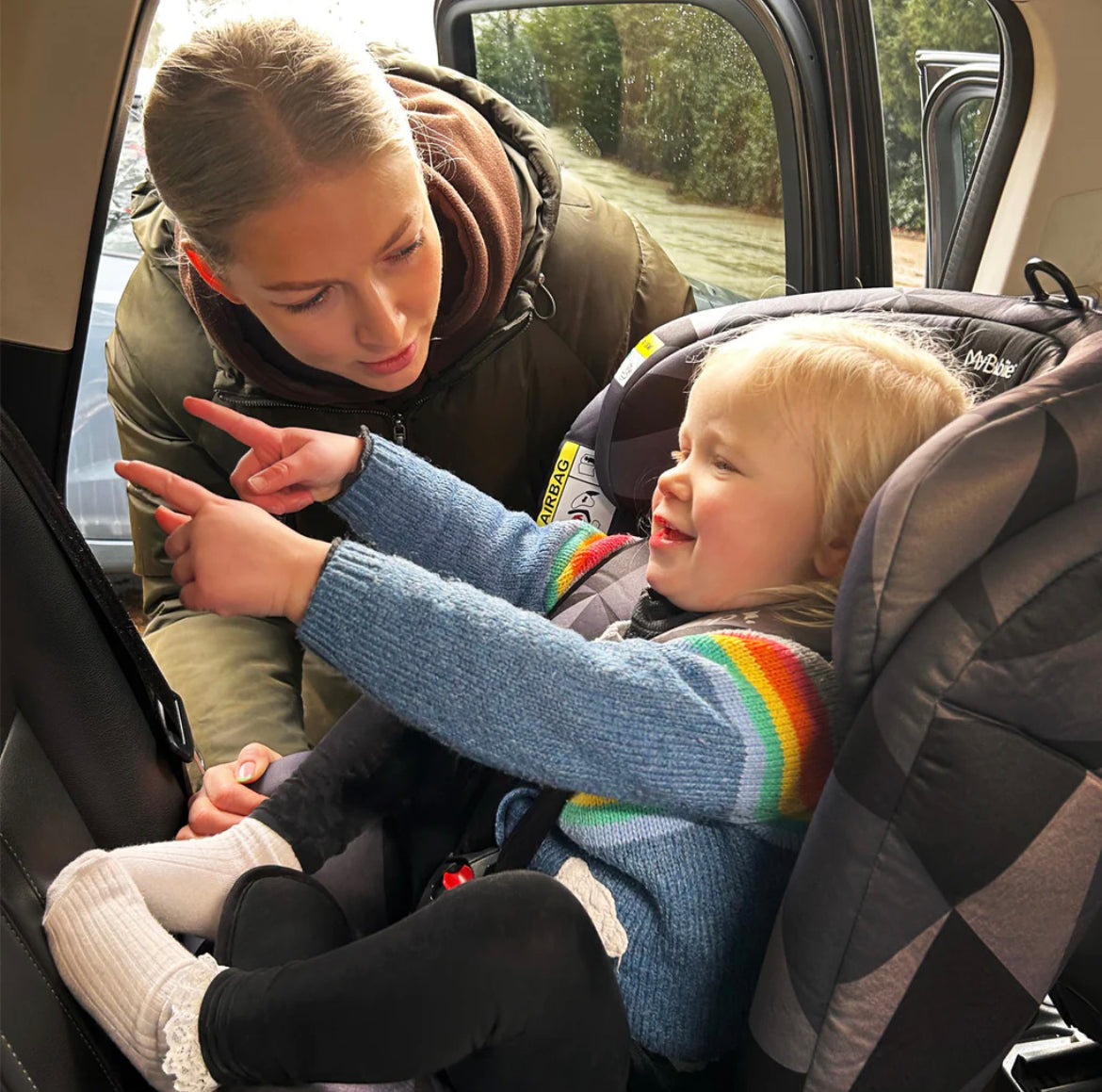 Dani Dyer iSize Black Geo Spin Car Seat (40-150cm)