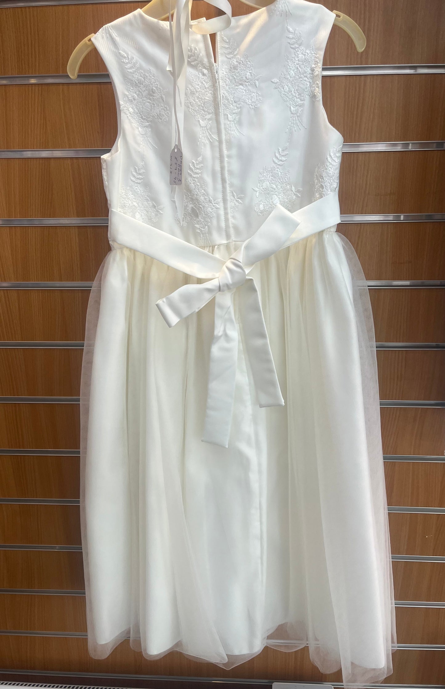 Ivory Dress with crown 5-6 Years